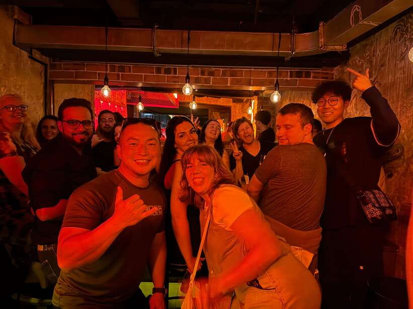4-Hour Shanghai Pub Crawl (bars & nightclub hopping) - The first 40 minutes: settling into the group