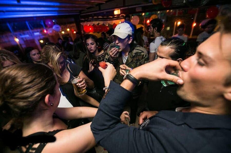 4-Hour Shanghai Pub Crawl (bars & nightclub hopping) - The final two hours: club entry and different music