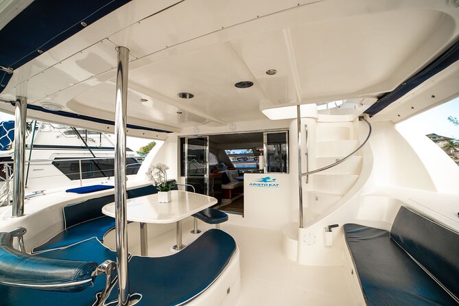 4hr Private Luxury Yacht with Snorkeling, DJ, Bar, Food - Cruising along the Jamaican coast
