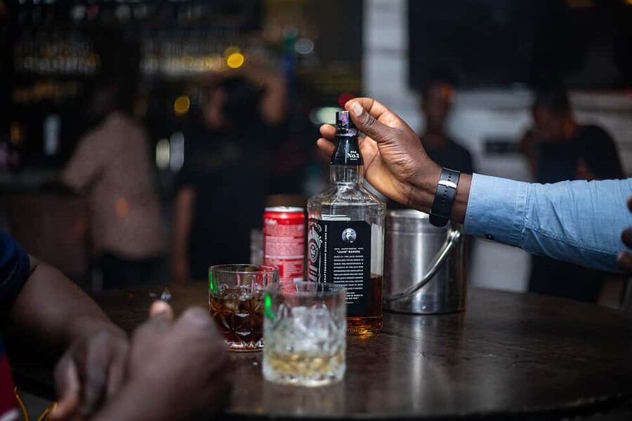 Accra: Nightlife tour - Purple Pub: a relaxed start