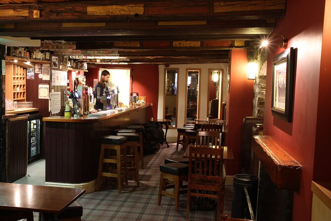 Afternoon Whisky Tasting in a Traditional Edinburgh Bar - Learning to order whisky with more confidence