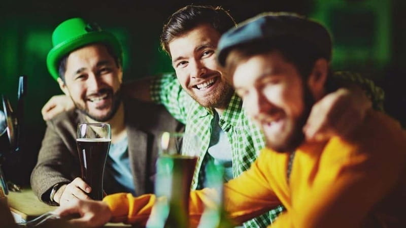 Albufeira: 5 Bars and 1 Nightclub Pub Crawl with Free Shots - What this Albufeira pub crawl is really offering