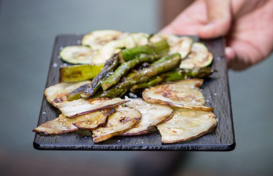 Alicante: Central Market Guided Food Tour with Tapas Bars - Why this food tour works in Alicante