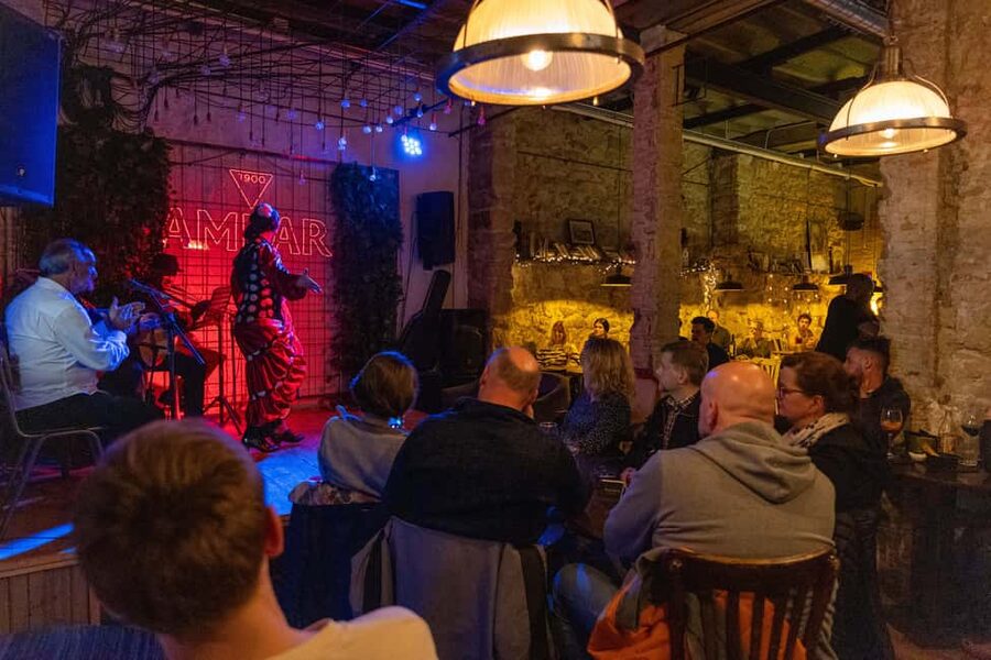 Alicante: Fusion Flamenco Show and Gastronomy at Blacky Bar - A close view of flamenco in a compact room