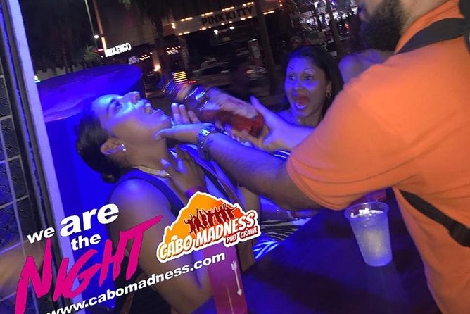 All you can drink- Club Crawl Los Cabos - A fast start at El Squid Roe