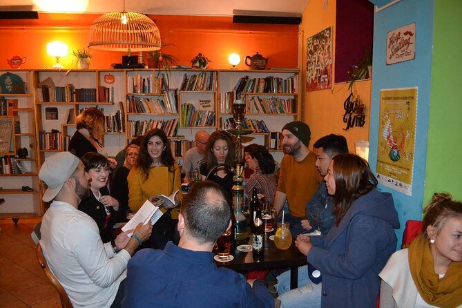 Alternative bar tour with dinner in the art district - A gas-lit neighborhood bar and sparkling wine