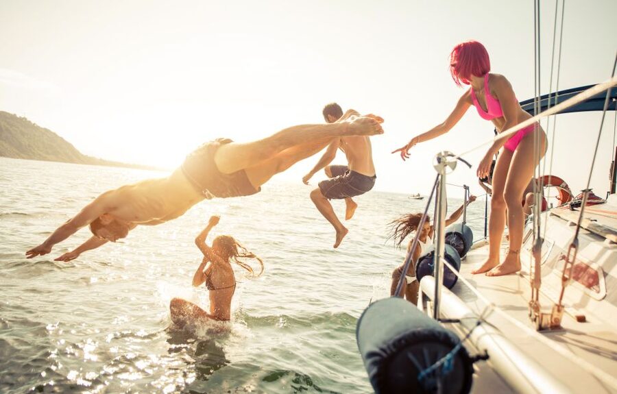 Amalfi Coast: Romantic Sunset Cruise with Music & Cocktails - Who should book this cruise
