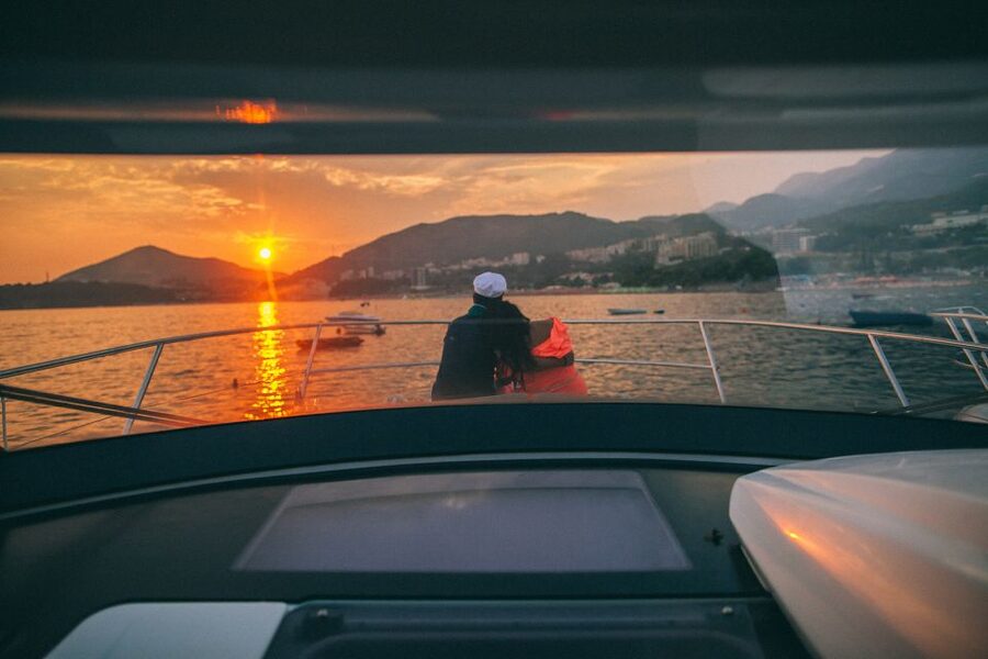 Amalfi Coast: Romantic Sunset Cruise with Music & Cocktails - What this sunset cruise is really designed to do
