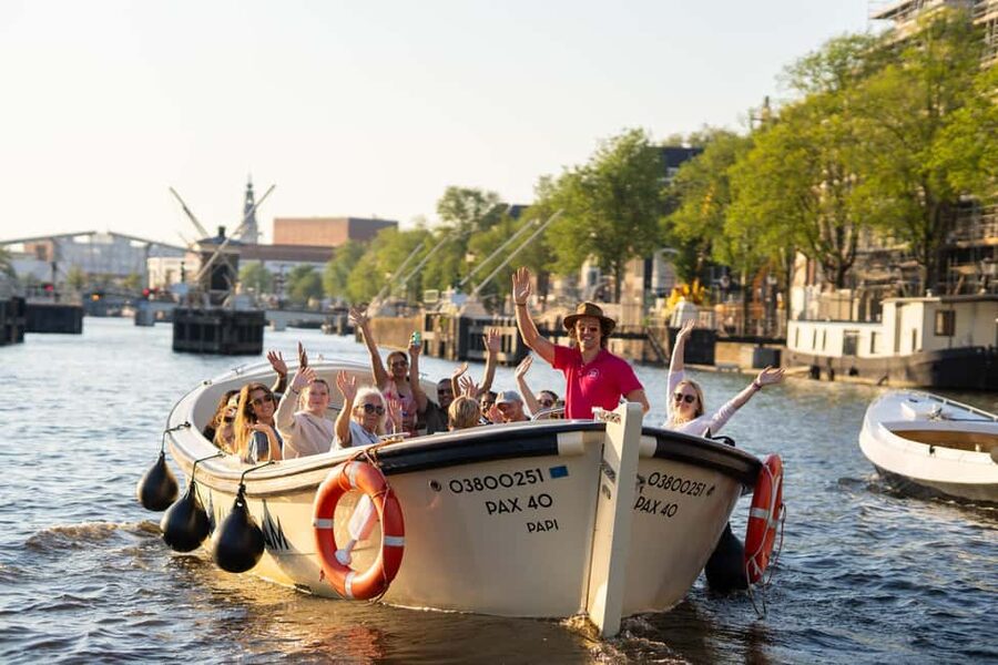 Amsterdam: 90 min Cosy Canal Cruise w. Bar & Snacks on board - The route through Amsterdam’s central canals