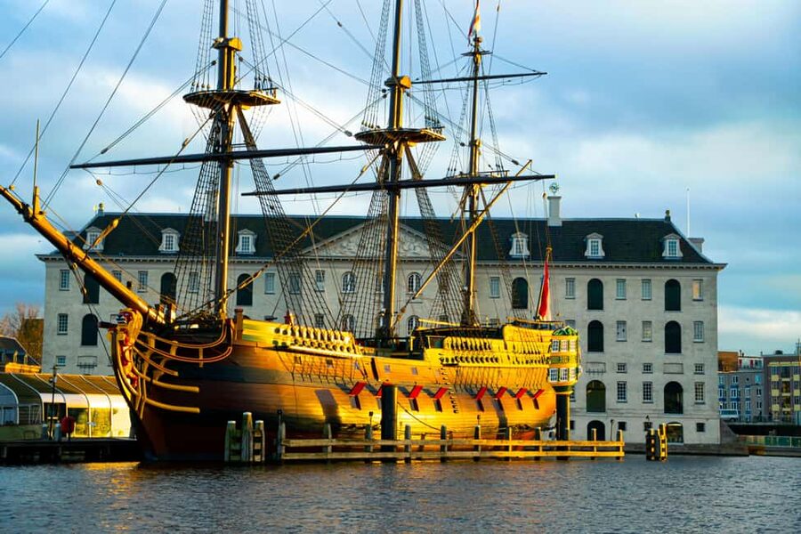 Amsterdam: 90 min Cosy Canal Cruise w. Bar & Snacks on board - Booking tips that make the outing easier