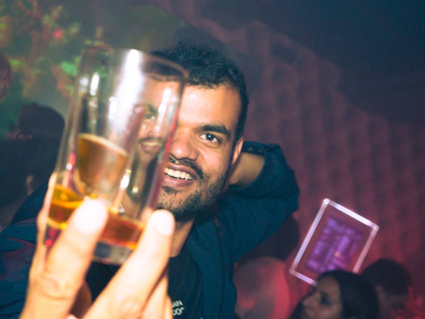 Amsterdam: City Center Bar Crawl and Nightlife Experience - Who should book this pub crawl?