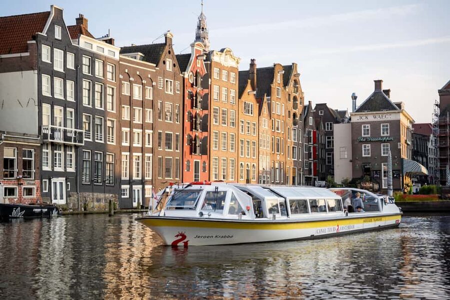 Amsterdam: City Centre Canal Cruise & Free Flower Cocktail - What you see from the boat