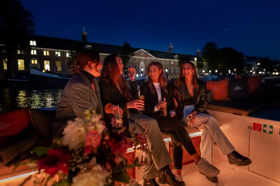 Amsterdam: Evening Canal Cruise with (Open) Bar on Board - Should you book it?