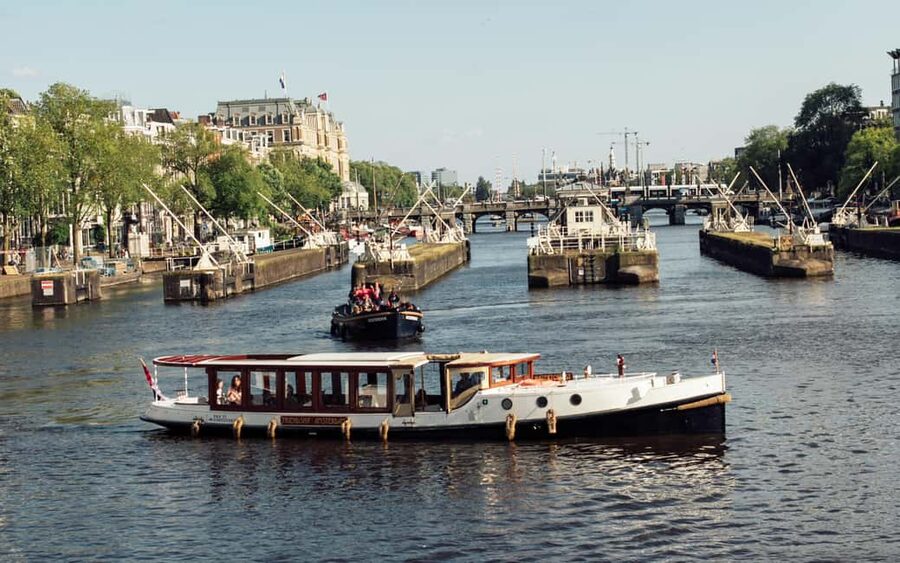Amsterdam: Evening Lights Cruise incl. Cocktail & Waffle - Should you book the Amsterdam Evening Lights Cruise?