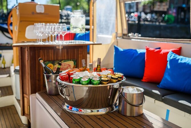 Amsterdam: German-speaking boat trip with bar on board - Herengracht and the Golden Bend