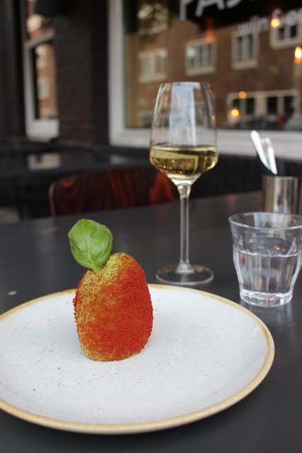 Amsterdam: High Wine at wine bar Paskamer, 3-rounds - Who will enjoy Paskamer most