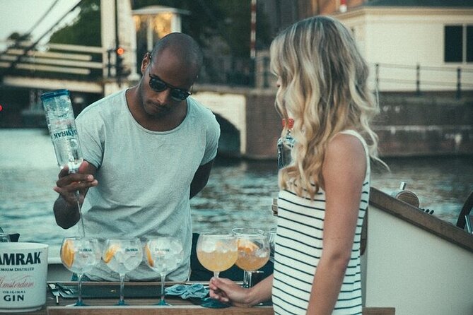 Amsterdam: Luxury Boat Cruise Unlimited Cocktails, Beers & Wines - Live commentary with a relaxed tone
