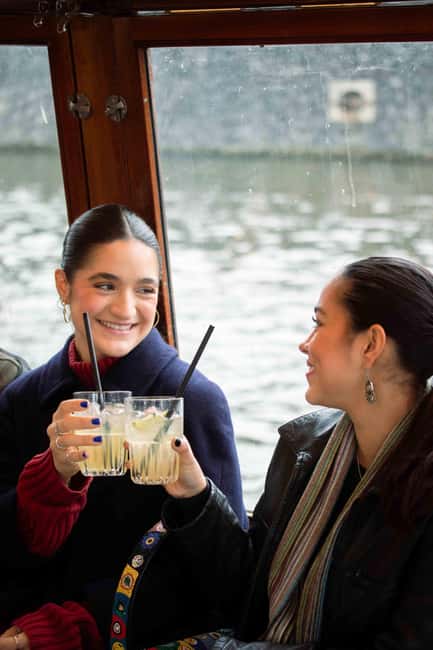 Amsterdam: Luxury Saloon Boat Cruise with Cocktails & Waffle - Weather, access, and practical planning