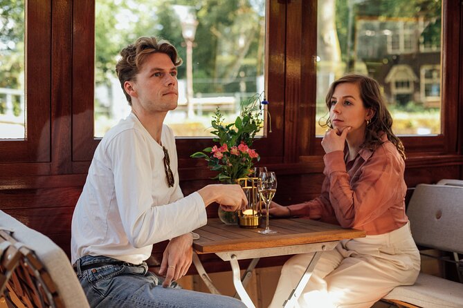 Amsterdam: Luxury Saloon Boat Cruise with Cocktails & Waffle - Why this one-hour cruise works well
