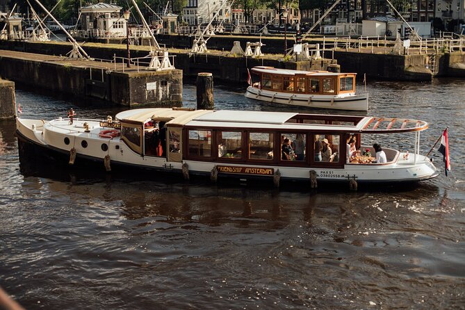 Amsterdam: Luxury Saloon Boat Cruise with Cocktails & Waffle - Choosing between the $18 ride and open bar