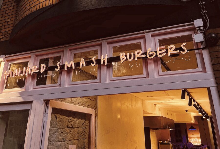 Amsterdam: Maijard 3-Course Menu and Nightlife Ticket - Why the central location helps