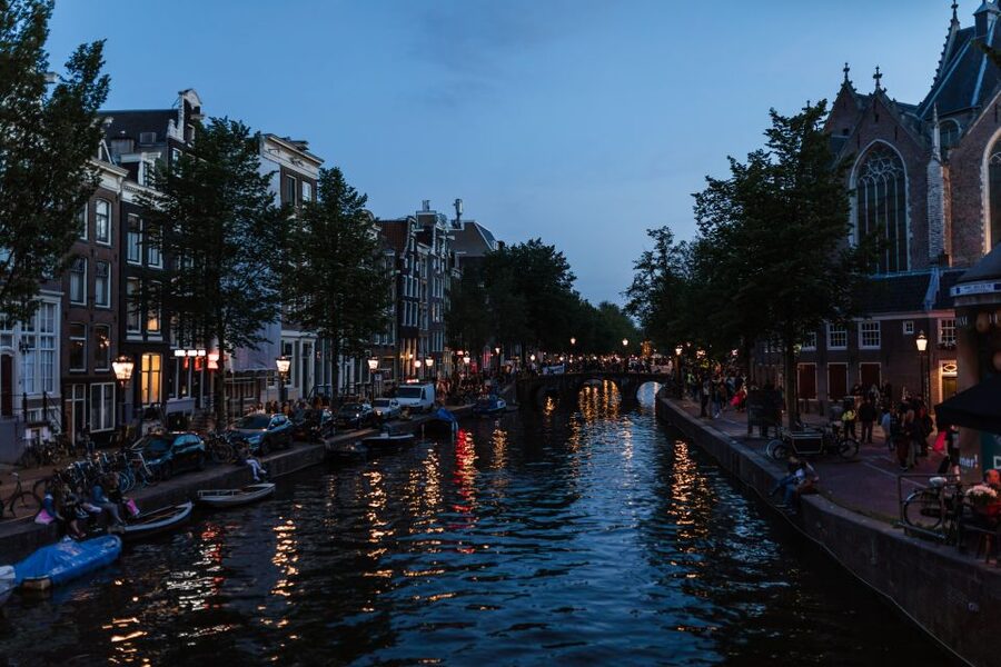 Amsterdam: Private Night Tour of Speakeasies and Bars - Moving from Jordaan to Amsterdam East