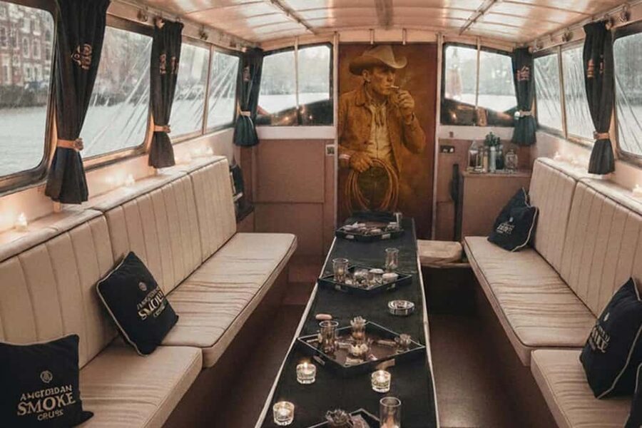 Amsterdam: Smoke Cruise. with Bar & local guide - The first 10 minutes: a short guided introduction
