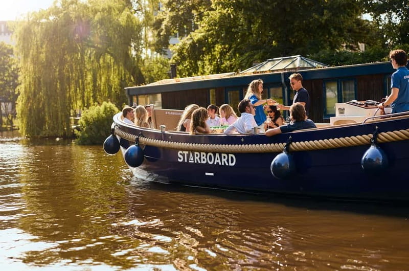 Amsterdam: Spanish Guided Open Boat Cruise with Bar Onboard - March through October on an open electric boat