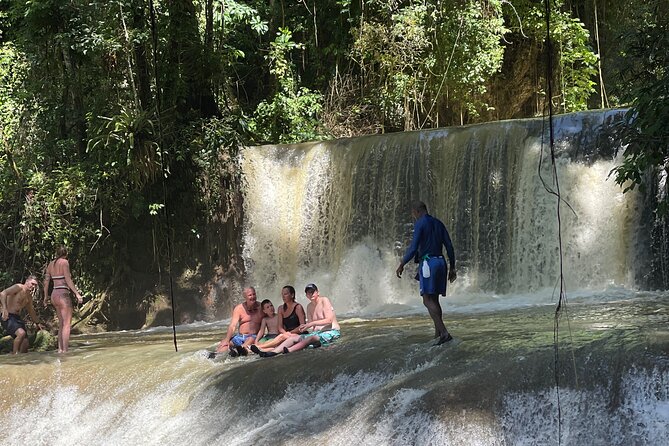 Appleton estate,YS Falls,Black River Safari,Pelican Bar(any 3of4) - Appleton Estate: the rum-focused alternative