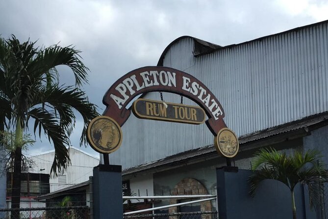 Appleton Rum Tour and Floyd’s Pelican Bar from Montego Bay Hotels and Villas - Why this Appleton and Pelican Bar pairing works