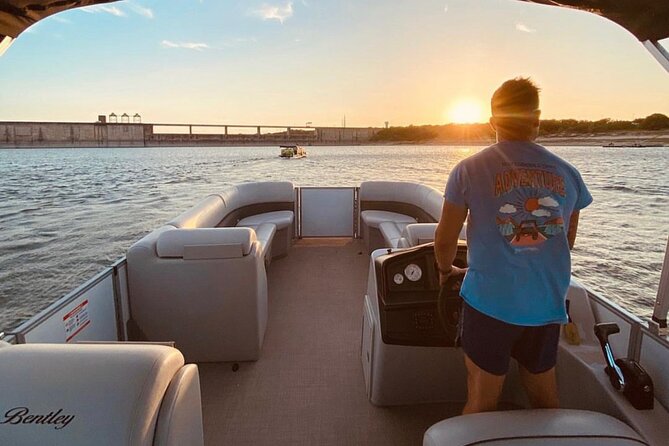 Austin Lake Travis Barge Crawl Bar Hopping Tour by Boat - Beachside Billy’s: restaurant, beach bar, and water-park setting
