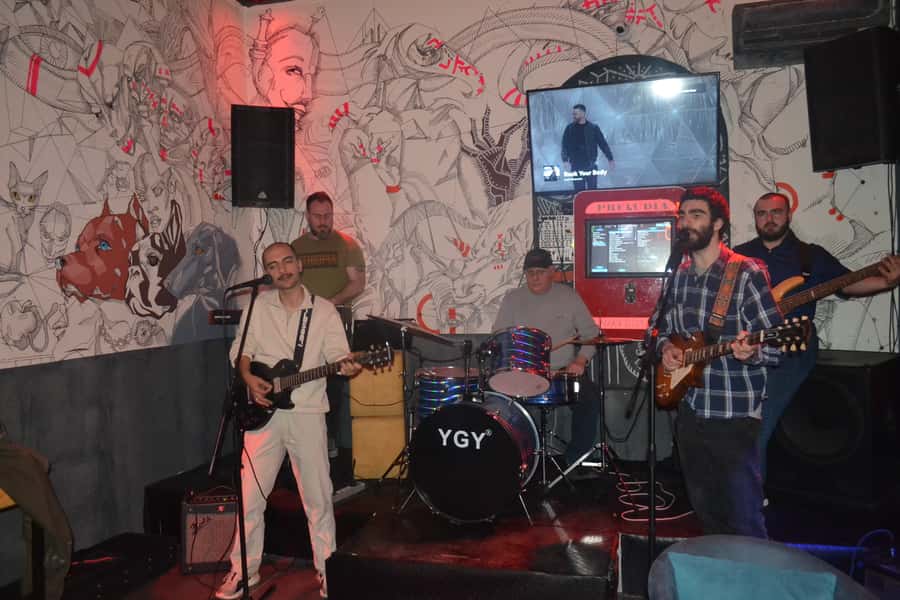Baku: Guided Bar Crawl with Shots and Nightclub Entry - The guides make or break the experience