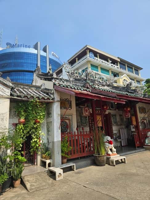 Bangkok: Bar hop Sunset, Dinner, speakeasy, and live music. - A short alley walk to TRIPPER