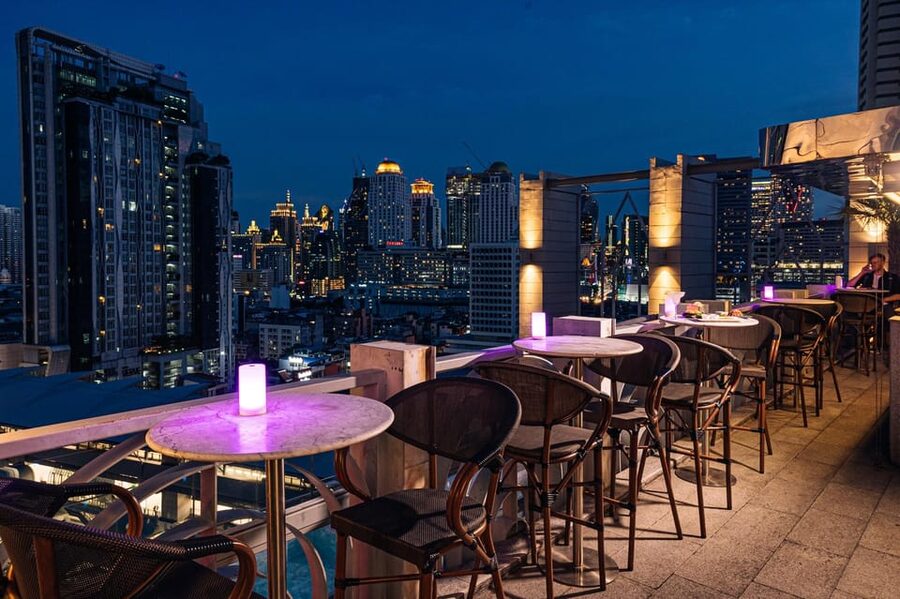 Bangkok: Barracuda Rooftop Bar Akara Hotel - Is $32 a fair price?