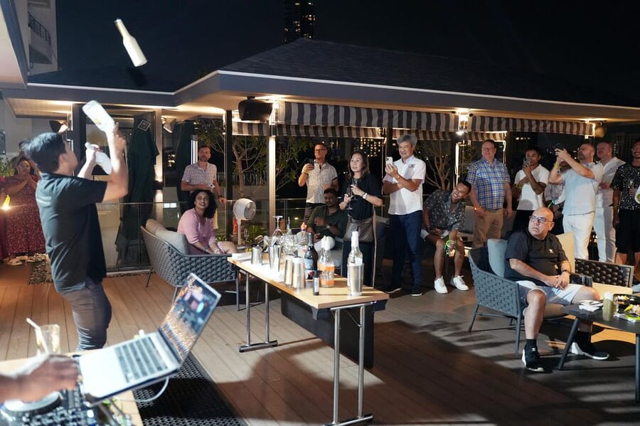 Bangkok: Dark Waters Rooftop Bar at Ten Six Hundred - Live jazz and the changing mood after sunset
