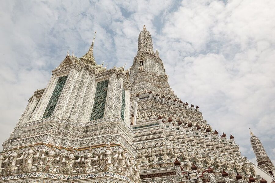 Bangkok: Historical Temples Tour & Hidden Bar at Sunset - Starting near Sanam Chai