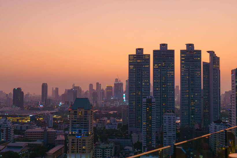 Bangkok: Mojjo Rooftop Lounge & Bar Food & Beverage Package - Entering Mojjo’s Latin-inspired lounge