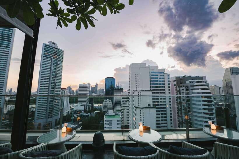 Bangkok: Sky on 20 Rooftop Bar With Free Flow Drinks - Service speed can shape the evening