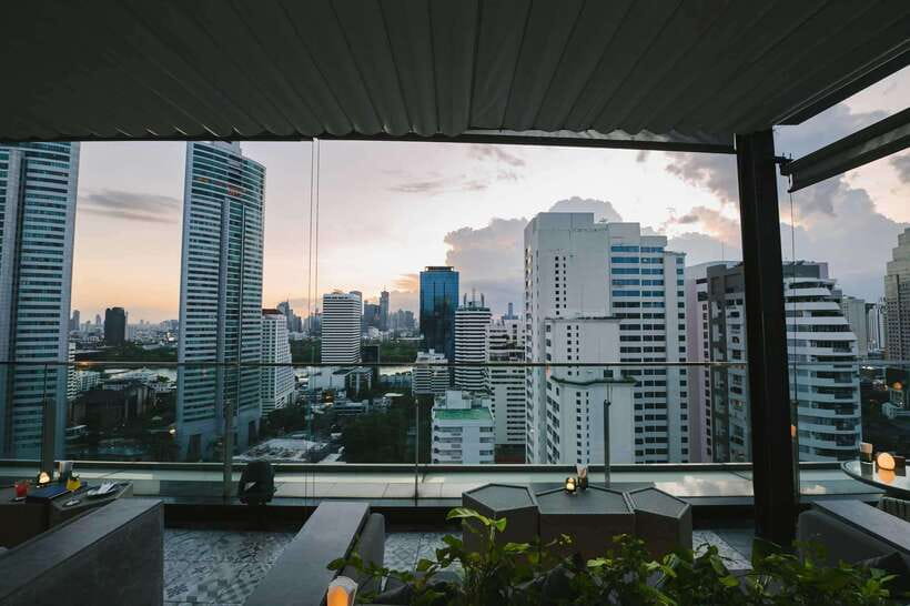 Bangkok: Sky on 20 Rooftop Bar With Free Flow Drinks - The atmosphere suits celebrations and easy evenings