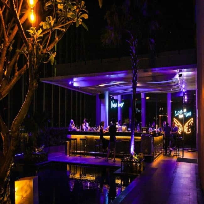 Bangkok: The Vue Bar Rooftop at Mercure Bangkok Sukhumvit 24 - Service and the feel of the evening