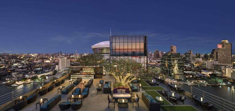 Bangkok: ThreeSixty Rooftop Bar at Millennium Hilton - Service and the overall mood