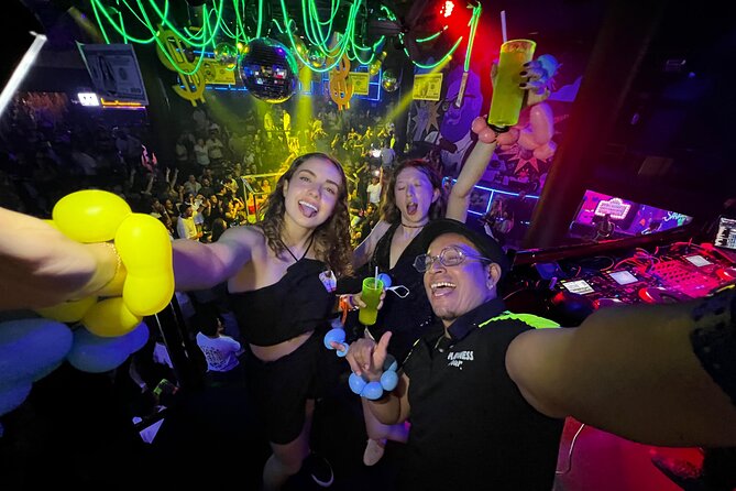 Bar Crawl Madness Tour in Cancun - What happens at Mandala
