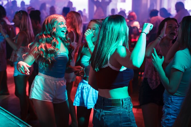 Bar Crawl Madness Tour in Cancun - The extra venues by day