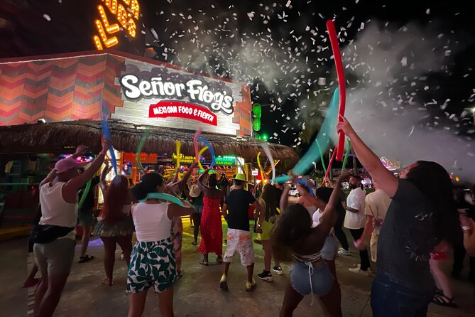 Bar Crawl Madness Tour in Cancun - Open bar from 9:30 PM to 3:30 AM