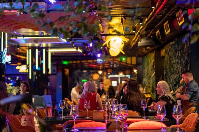Bar Crawling - Naive changes the mood with a rooftop hour