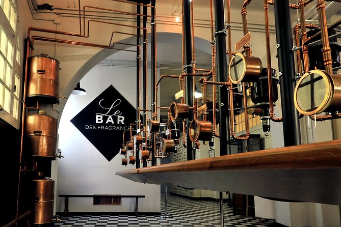 Bar des fragrances Grasse - The three bases and six scent notes