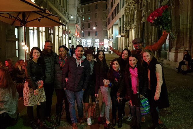 Bar Hopping in Milan - The Duomo stop and the group photo