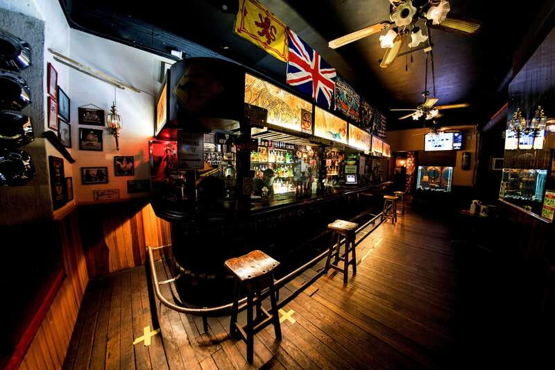 Barba Negra Bar with Live Rock Music Show! - The music: Glam Rock with a Guadalajara connection