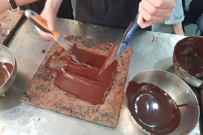 Become a Chocolate Master! Chocolate Bar Workshop in Paris - What the small group changes