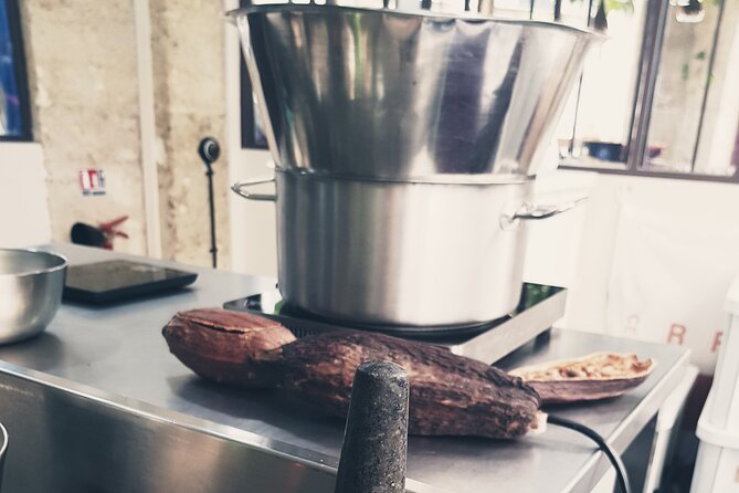 Become a Chocolate Master! Chocolate Bar Workshop in Paris - Tasting cacao in four different forms